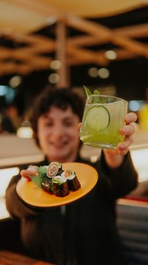 Cada año trae su energía. Y este jueves viene distinta. 💫 La banda sigue girando, pero la experiencia cambia. Te esperamos en nuestro nuevo Sushi & drinks. Jueves, re-imaginado.🔥🙌🏻 | Moshi Moshi