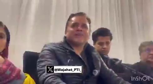 جب سے حکومت اور فوج ایک پیج پر آئی ہیں، اس کی سب سے بڑی casuality میڈیا بنا ہے۔ میں پاکستان کے ٹرانسپیرنٹ ٹیکس پیئرز میں سے ہوں، لیکن ایف بی آر کا کوئی ایسا قانون نہیں جو مجھ پر لاگو نہ کیا گیا ہو۔ ایف آئی اے کا کوئی ایسا نوٹس نہیں جو مجھے نہ دیا گیا ہو، اور پیمرا کا بھی کوئی نوٹس ایسا نہیں جو مجھے نہ ملا ہو۔مجھے تو یہ “خوشخبری” بھی ملی کہ میں ملک چھوڑ کر نہیں جا سکتا۔ یہاں تک کہ میرے سسرال والوں تک کے بینک اکاؤنٹس چیک کیے گئے، صرف اس لیے کہ میرے خلاف کچھ نکالا جا سکے۔