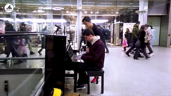 When 2 Pianists Play Awesome Boogie Woogie Piano Improv Duet in Public | Cole Lam
