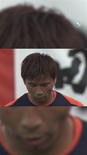 Check out Takashi Inui's warm-up routine 👀 Juggling while keeping his head up 🔸🔶