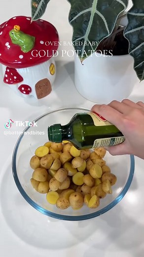 Baby Gold Potatoes Recipe 💛 Ingredients: •1.5 lbs baby gold potatoes •1/4 cup extra virgin olive oil •1 tsp salt •1 tsp smoked paprika, divided •1 tsp garlic powder, divided •1/2 tsp dried oregano, divided Instructions: 1. Preheat oven to 400F. 2. Cut each baby potato in half and put into a large bowl. 3. Add the olive oil and using a large spoon, mix to evenly coat each potato slice. 4. Season with half the salt, paprika, garlic powder, and dried oregano. Mix well. 5. Season with the other hal