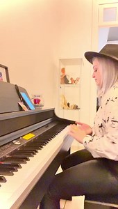 2.7K views · 192 reactions | [ NOUVEAU COVER  ] Je te promets - Johnny Halliday ~ PIANO  J’espère que ce retour de cover vous plaira  | Eloïz | Facebook