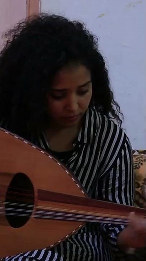 العازفة المغربية على آلة القانون حبيبة رياحي