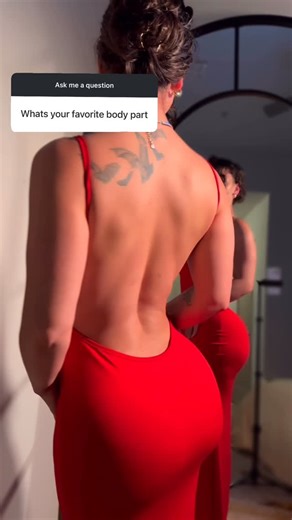 Ana on Instagram: "My back 沈 lord knows how bad I wanted to have a back like this… and I rarely skip a back workout (2x week) I’m 80% out of my final goal 兩"
