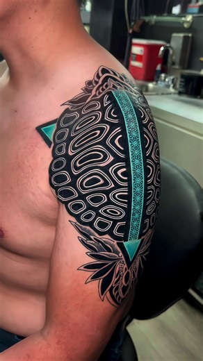 🐢Adding/rework on old tattoo🐢 #beforeafter #beforeandafter #transformation #tattooidea #tattooideas #coverup #coveruptattoo #coveruptattoos