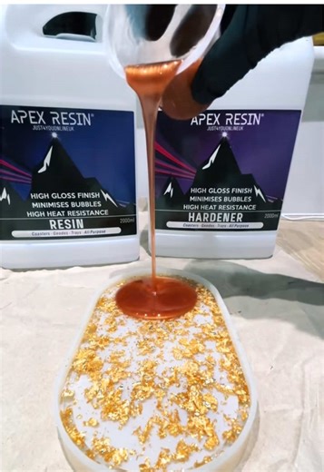 #onthisday What a pour. Can’t wait to get fully back in to crafting after a bit of a break over Christmas 🤩 so many ideas swimming around my head! #resin #asmr #resinforbeginners #epoxy