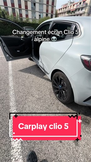 Changement écran CarPlay Renault Clio 5 Alpine - guide rapide