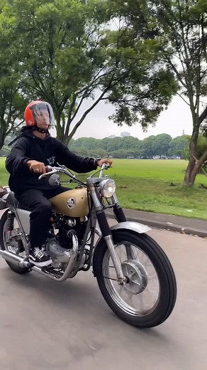 𝐑𝐞𝐲𝐧𝐚𝐥𝐝𝐢 on Instagram: "Another Old Runner SOLD! 🚨 🌟 1950's Norton Dominator Scrambler 500 🌟 #norton #nortonmotorcycles #nortonindonesia #nortondominator #motortua #motortuaindonesia #britishstylemotorcycle"