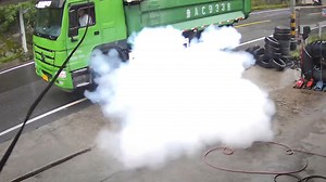 Station worker narrowly avoids sudden truck tire explosion