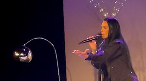 Katie Price bursts into song at her and Kerry Katona's tour