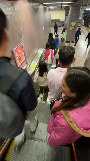 The escalator etiquette of Hong Kong 😌 | The Kuripot Traveler