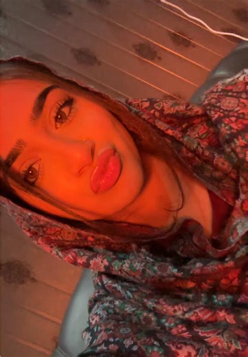 Embrace Shawl Szn: Style Tips for Pakistani Fashion