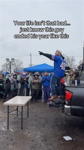 Luke Henger on Instagram: "The type of guy to spill his drink at Buffalo wild wings… 😩😔😅😂#foryou #fyp #foryoupage #reels #funny #nfl #fails #sportsfails #shaqtinafool #wwe #tableslam #viralvídeo #espn #trendingreels"