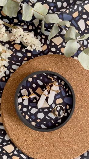 Jesmonite®️AC100 & Fabric #jesmonite #diy #fabric #jesmonitecanada #create | Pepper Please Studio