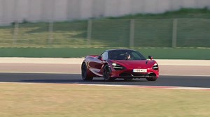 Die feine englische Art besitzt der neue McLaren 720S mit Sicherheit. Aber nur, solange er nicht gestartet wird. Denn dann drückt euch dieser Megasportler in aberwitzigen 2,9 Sekunden auf Tempo 100. Im aktuellen GRIP-Heft erfahrt ihr mehr über diesen Asphaltfresser. Jetzt am Kiosk oder per E-Paper: www.daz-verlag.de/grip | GRIP - Das Motormagazin