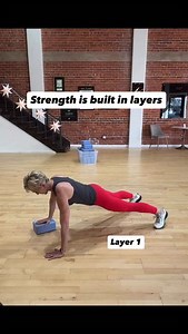This is one of my favorite ways to build core strength and shoulder stability. Same movement pattern. Three layers of progression. Each one asking a little more control, coordination, and awareness. You don’t jump to the hardest version. You earn it. And honestly… this is the kind of work that just feels good when you hit it right. If you give it a try, let me know how it feels. 💛🙌 | Michelle Dozois