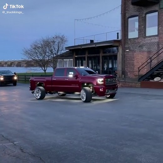 This truck sounds amazing!! Gotta love that L5P tuned and deleted!! #duramax #diesel #rollincoal #fyp #foryoupage #truckkings #trucksoftiktok #denali