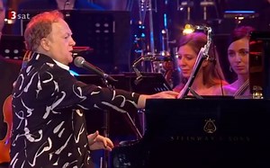 英国音乐人Mike Batt名曲《Bright Eyes》Live