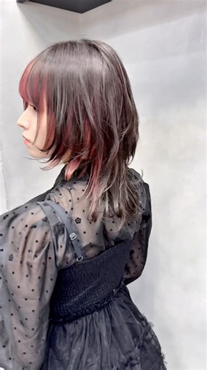 可愛らしいインナーウルフヘア重ためラインからのスタイル #カット #ウルフカット #ウルフレイヤー #インナーカラー #ハッシュカット