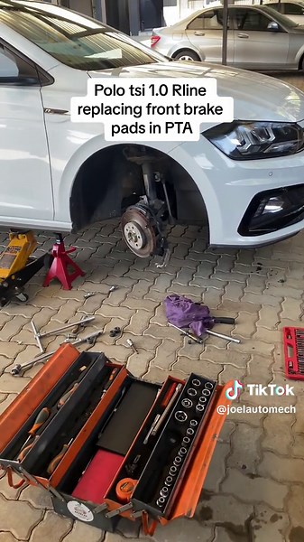 Replacing Front Brake Pads on Polo TSI 1.0 R-Line