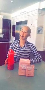 18K views · 533 reactions | #ad Flat Tummy Co shakes have been keeping my tummy lookin’ snatched for a long time and I’m so excited to announce they officially have chocolate & strawberry flavs too - go get yours, rosebuds. | Amber Rose | Facebook