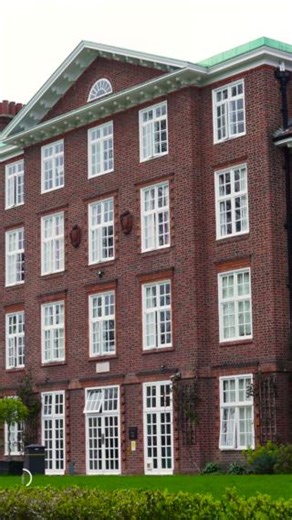 What is it like to study Interior Design at Regent's? Shylendra takes us through a day in the life of a Regent’s student. 💚 | Regent's University London