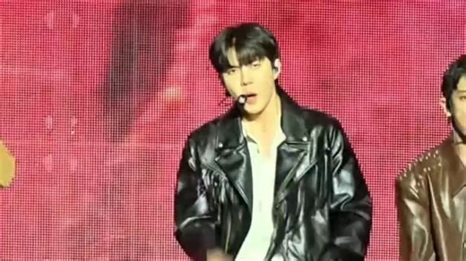 EXO现场版演唱会，燃爆了！