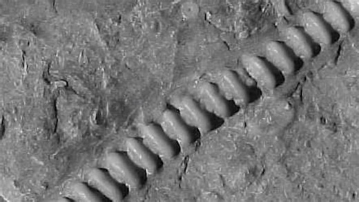 The World's Strangest Mysteries S02:E01 - Strange Discoveries in Space