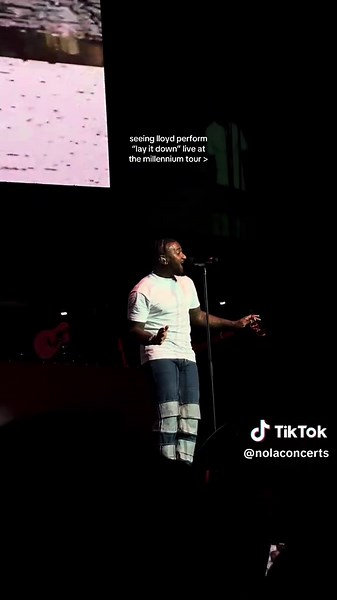 Lloyd's Live Performance of