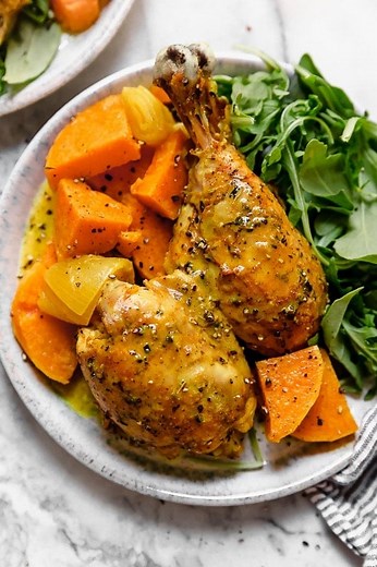 This Healthy One Pot Recipe Makes The Best Roasted Chicken & Potatoes!