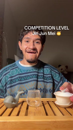 GENUINELY didn’t want this tea session to end tonight, the tea was SO good—Competition Grade Jin Jun Mei Black Tea! 🫖🍫✨ Tasted like pure liquid cocoa, honey, and dark chocolate… hands down one of the richest, most incredible sessions I’ve ever had! 🍯🌾 Hope everyone has a fantastic night!! 😁🫶 . #jinjunmei #blacktea #gongfucha #teatok #cozyvibes 🗿