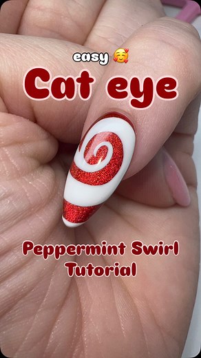 Peppermint swirl magic for my Grinch and Whoville Christmas set. 🍥💫 This red cat eye swirl is easier than it looks and so satisfying to create. I’ve got a quick step-by-step tutorial ready for you. Perfect for beginners or anyone who loves festive nails with sparkle. 🥰 Follow @allis.nailplace for more cosy DIY nail tutorials and Christmas inspo. 🫶🏼 . . . . . . . . . #christmasnails #cateyenails #diynailsathome #pressonnails #nailtutorials #holidaynailideas #rednailsdesign #nailartinspo #cay