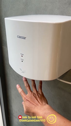 Do You Really Know How to Dry Your Hands? 💨😂 #LifeHack #FunnyShorts #RestroomMoments