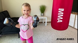 Boxing Gloves for Kids and Jump Rope Set, Kids Boxing Gloves for 3-8 Years Girls and Boys Birthday Gift, Training Boxing Gloves, Punching Gloves, Kids Boxing Set - Gold