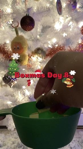 Boxmas day 8. Unboxi a Pop mart blind box with me. happy Monday. I did a lot of cleaning today, therapy 🤪, declutterring emails, Christmas shopping and bla bla blah blah 😅. Hope you guys had a good Monday. Also I might not be able to keep up with this series. The editing kinda takes to long and I’m pretty busy hehe. I bet a lot of us are, adulting am I right? 😹😹. But forever impressed by you guys! Let’s conquer this week 😌😌and feed the parts that are asking to be watered. For me personally