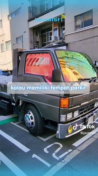 Membalas @Kasuga Kalau punya mobil ya sepaket sama garasi juga dong! #jepang #tokyodrift #javamifi