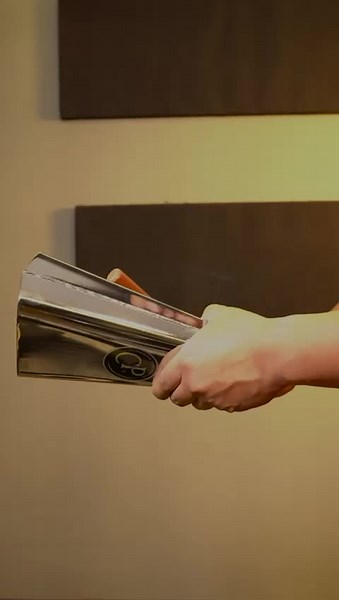 Campana de Mano Cromada: Sonido Impecable