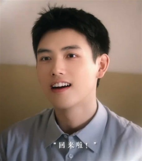Arthur Chen stars in the TV series The Age of Innocence, formerly known as The Pragmatist’s Love. The story explores a restrained, sincere form of love shaped by realism, emotional discipline, and quiet commitment—portraying how purity can exist even within a pragmatic world. 🎥 Source: Weibo 🎧 All rights belong to the original creators. Edited and translated for non-commercial fan sharing. #ChenFeiyu #TheAgeOfInnocence #ThePragmatistsLove #ChineseDrama #ModernRomance
