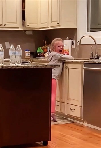 poop prank on kids When you help your parent and instantly regret it..😂😂 #scareprank #scarepeople #funnyprank #funnytiktok #trynottolaugh