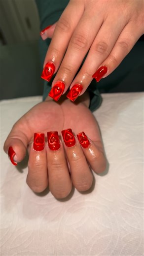 Esmeralda Sanchez | Are you ready to bring out the paper clips? ❤️ #nailart #uñasdecoradas #cateye #cateyepaperclipheartnails #valentinesnails | Instagram