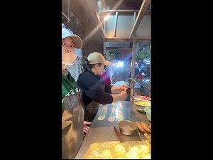 Chinese Street Food Live | Lady Boss Making Beef Shaobing | Crispy Flatbread with Juicy Filling