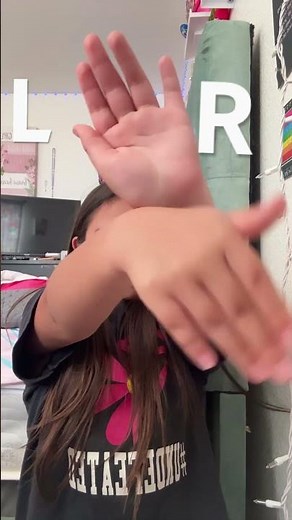 How to do the Gabriella hand motion ￼