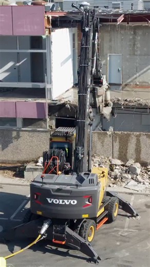 99 reactions | EW240 Demolition! @volvoce_emea @volvoce Follow @diggersanddozers and SUBSCRIBE to us on YouTube! #excavator #trucks #cat #caterpillar #liebherr #komatsu #hitachi #volvo #bobcat #jcb #hyundai #case #johndeere #heavyequipment #heavymachinery #constructionequipment #constructionmachinery #construction #demolition #quarry #mining #diesel #oilandgas #machine #machinery #operator | Diggers & Dozers | Facebook