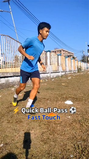 Tarun Roy on Instagram: "⚡Quick Ball-Pass in Fast Touch 💯 Every Exercise 30-40s × 2 Set #ballcontrol #FastFeet #soccer"