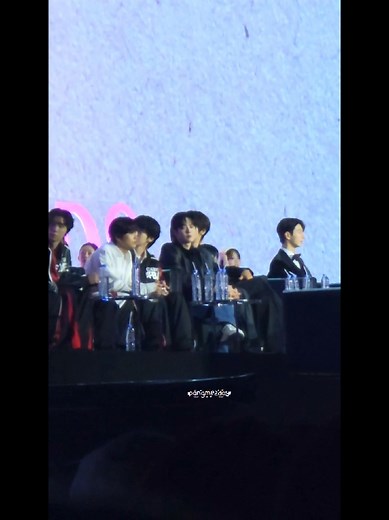 ZB1 Reaction to Run Run at AAA Awards 2024