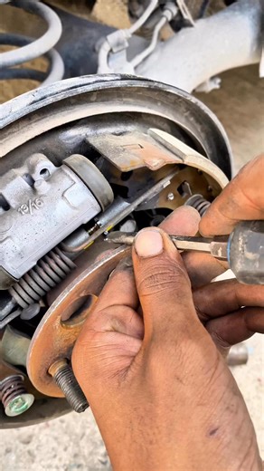 1.5M views · 15K reactions | Drum Brake Adjustment ! #brakeRepair #brakeservice #BrakeAdjustment #rxmechanic #fblifestyle | Rx Mechanic | Facebook