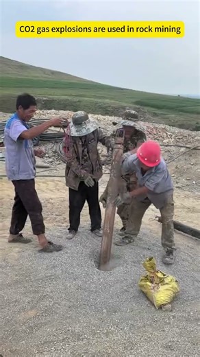 CO2 gas explosions are used in rock mining #co2blasting #mining #co2rockblasting #blasting