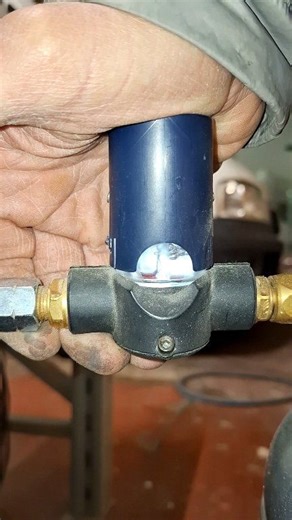 La stufa Truma usata come nido! Altamente PERICOLOSA!!, ma noi con impegno e simpatia l'abbiamo resuscitata!!💣😁💪🤟 #camperistiitaliani #assistenzacamper #truma #stufa #trumatic #camper | Camper Store Firenze