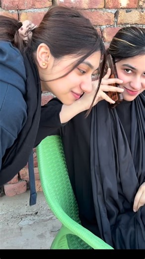 Hooramkidunya Sana Nadeem on Instagram: "K C phone call"