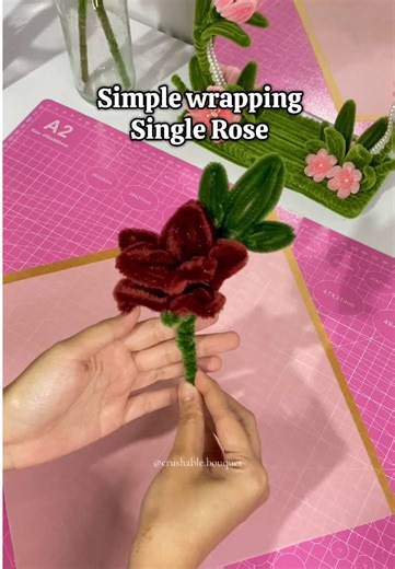 Simple wrapping!! Rose issss ssoooo pweetyyyyy 😍 #fyp #flowers #bouquet #pipecleanerflowers #kawatbulumercy #tutorial #tutorials #rose #singlebouquet #wrapping